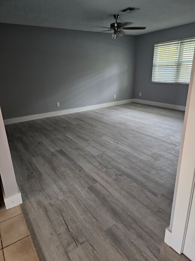 Foto del edificio - 6107 Hickory Dr
