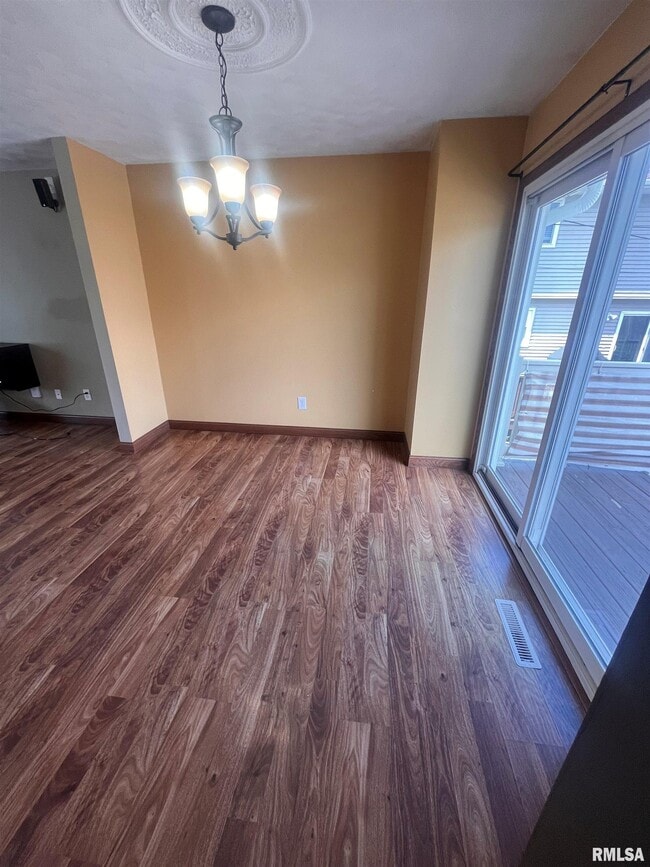 Building Photo - 3751 Tam-O-Shanter Dr N
