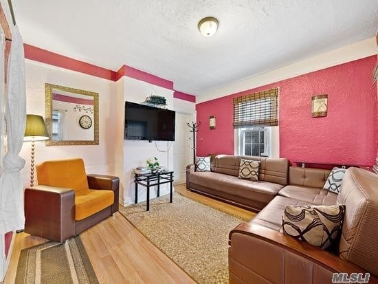 Foto principal - 104-22-104-47 47th Ave