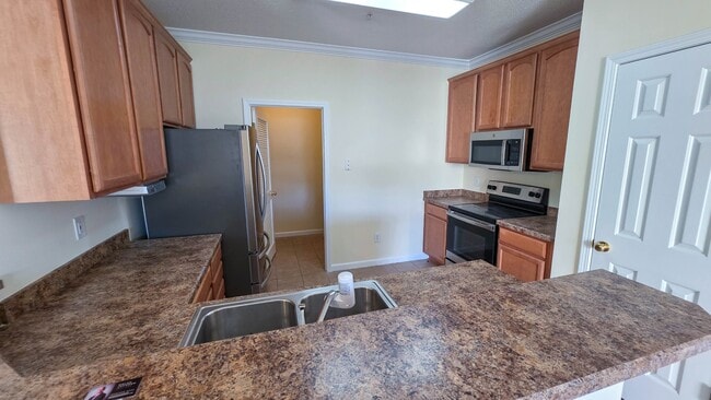 Foto del edificio - 5810 Longwood Dr