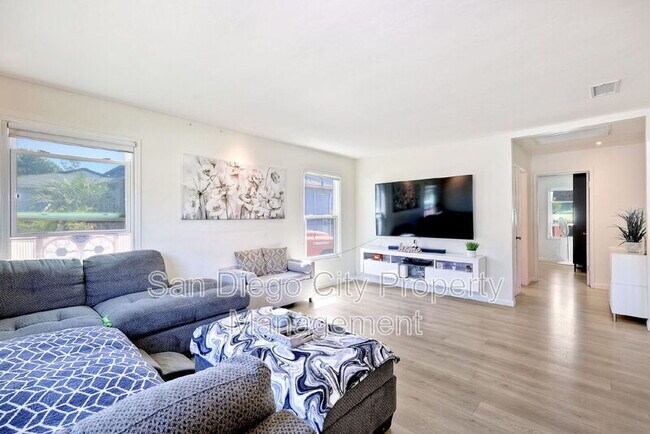 Foto del edificio - 8951 Linden Ln