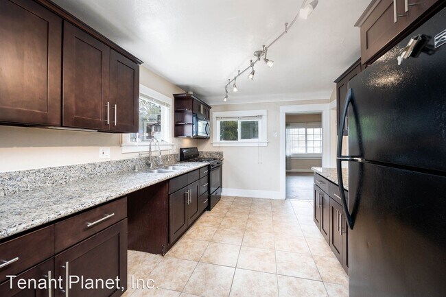 Building Photo - 2 br, 1 bath House - 2775 K Street