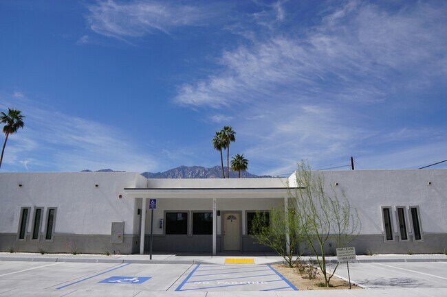 Building Photo - 517 S Mountain View Dr