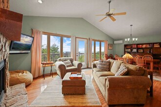 121 W Blueberry Ln