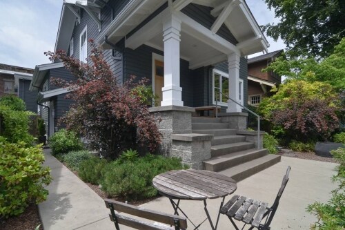 Building Photo - 607 20th Ave
