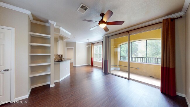 Foto del edificio - 1300 Riverplace Blvd