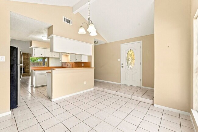 Building Photo - 703 Conestoga Cir