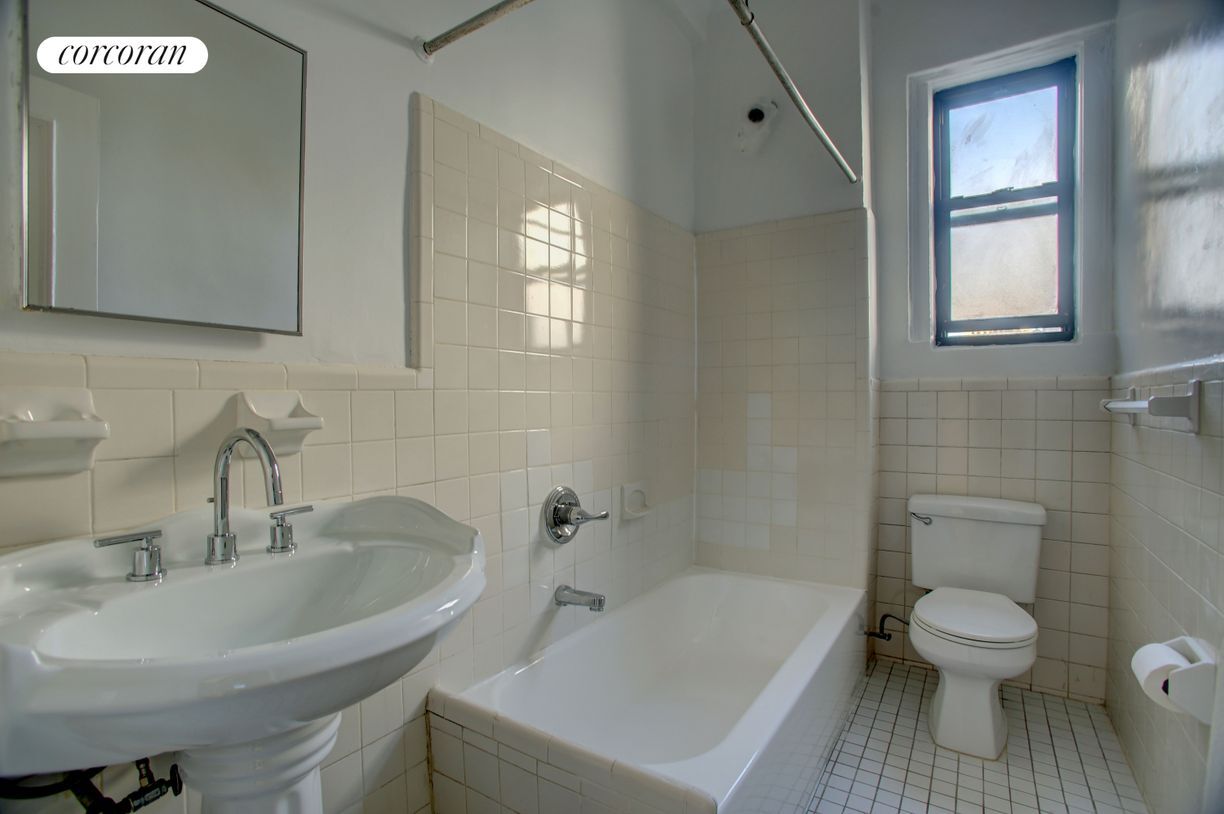 Building Photo - 315 W 102nd St