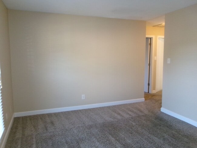 Building Photo - 2 bedroom, 1 bath condo in downtown Conway