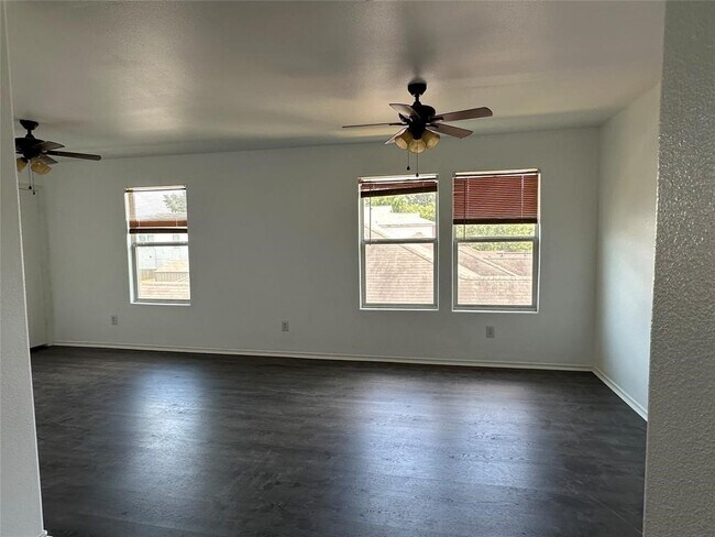 Building Photo - 508 Birch Cluster Ct