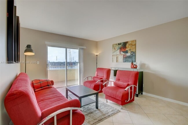 Building Photo - 200 S Birch Rd