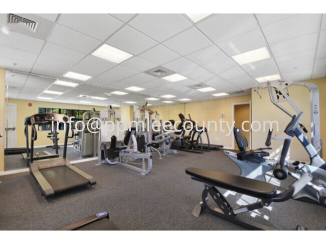 Foto del edificio - Fantastic Fully furnished 2 bedroom plus den 1 car garage condo in Casa Di Fiori.