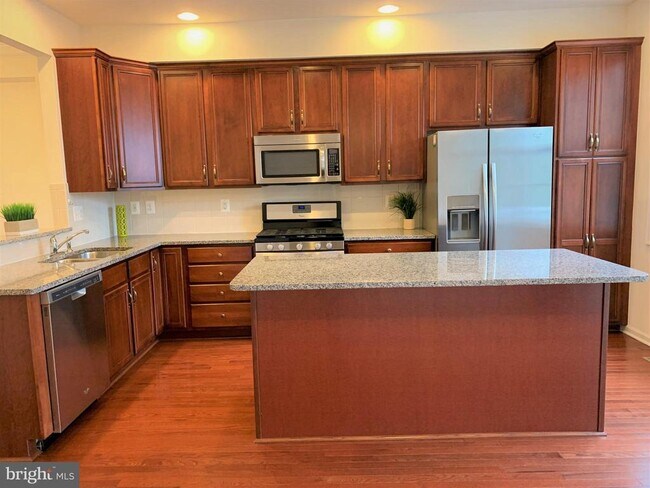 Building Photo - 43210 Loudoun Reserve Dr