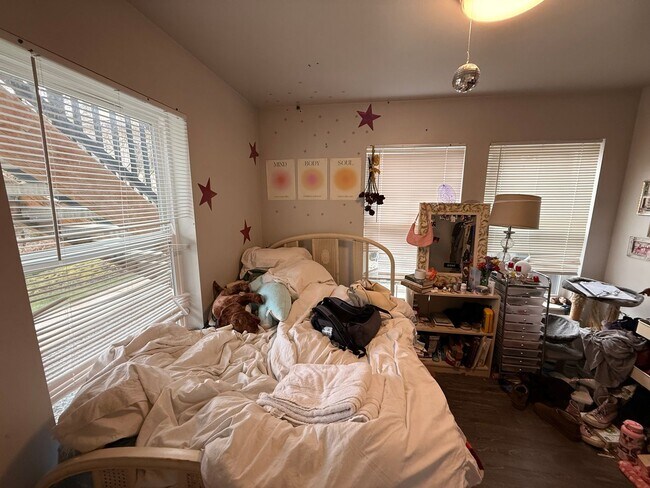 Building Photo - 1217/1219 Billy Frank Jr St