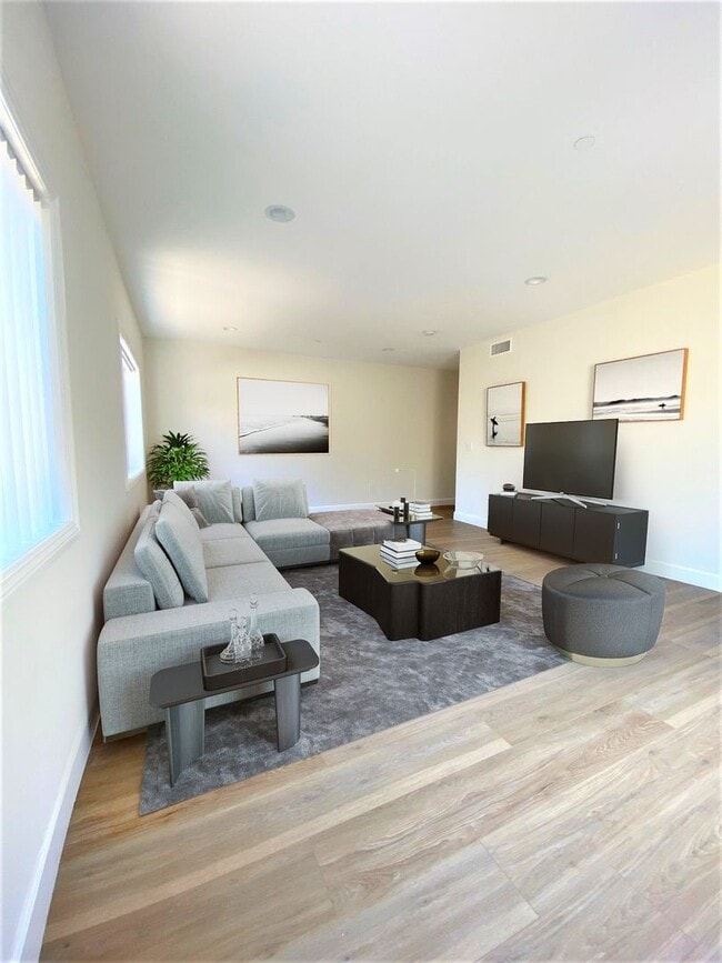 Building Photo - Holt Luxury Investments LLC