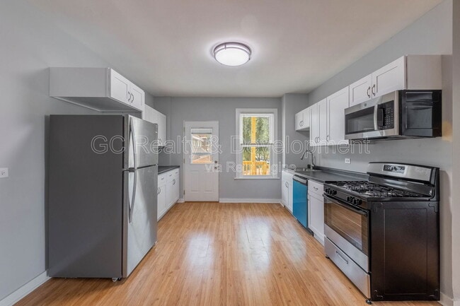 Building Photo - 3517 S Lituanica Ave