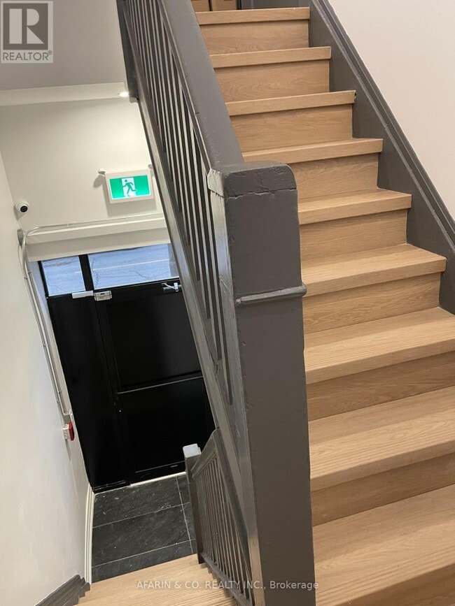 Building Photo - 79 Cedarvale Ave