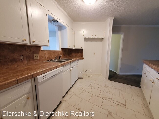 Building Photo - 3 br, 2 bath House - 2410 Louise