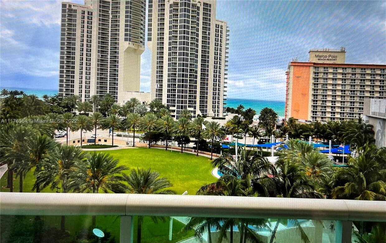 Primary Photo - 19370 Collins Ave