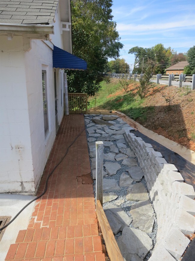 Building Photo - 3136 Reynolda Rd