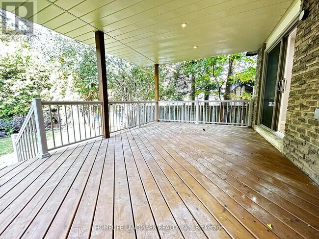 Building Photo - 18 Summerfeldt Crescent