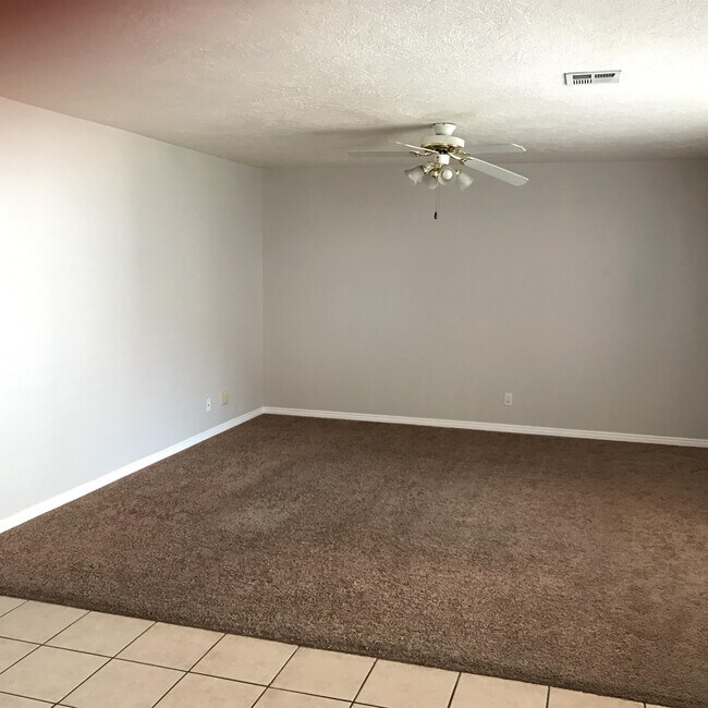 Building Photo - 1301 W Indian Hills Dr
