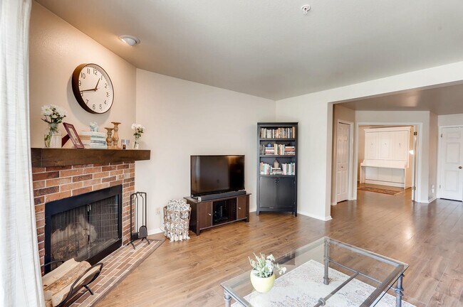 Foto del edificio - 4975 Twin Lakes Rd