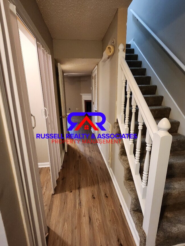 Building Photo - 2541 Hampstead Dr