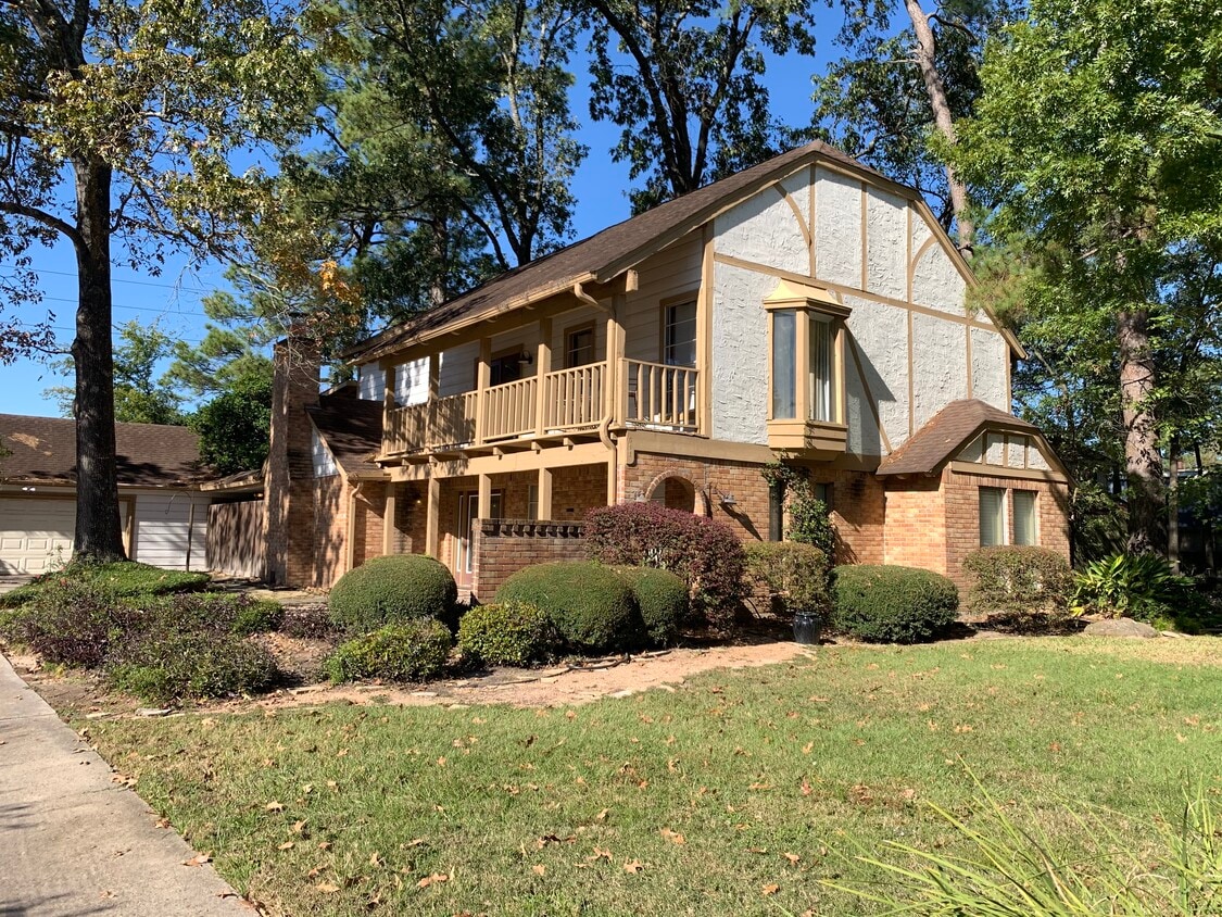 Front facing - 611 E Cypresswood Dr