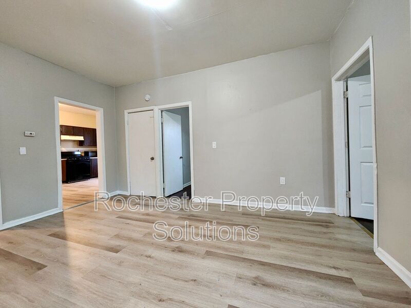 Primary Photo - 479 Bay St