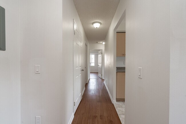 Building Photo - 333 Sidney Belsey Crescent