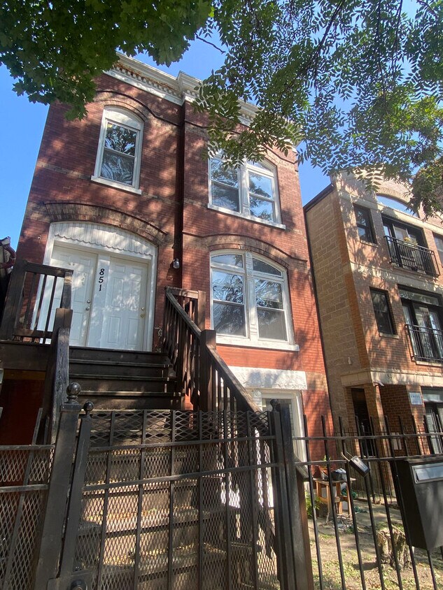 Primary Photo - 851 N Mozart St
