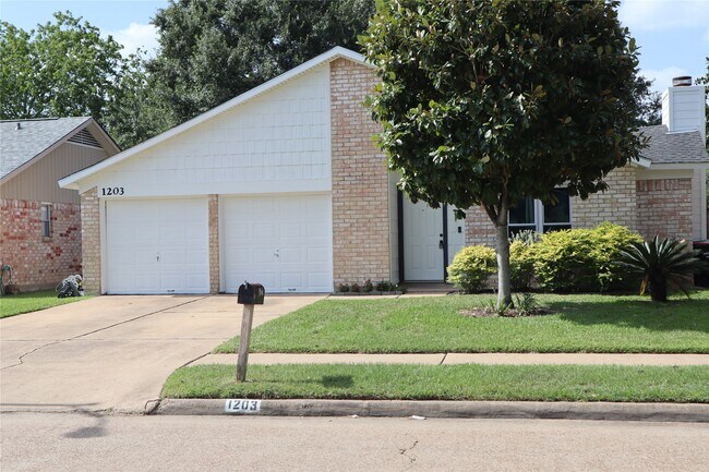 Foto del edificio - 1203 Rock Canyon Dr