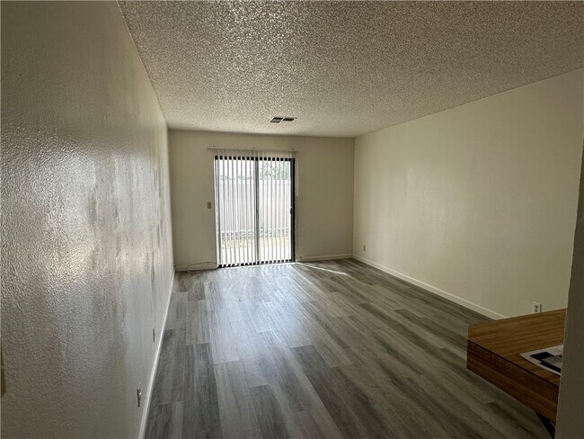 Building Photo - 14934 Sequoia St