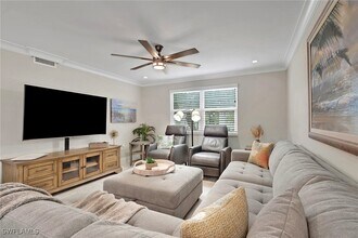 Building Photo - 642 12th Ave S