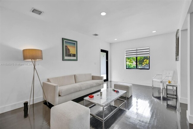 Building Photo - 6541 SW 18th St
