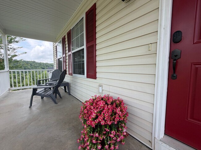 Building Photo - Fully Furnished Short Term Rental!