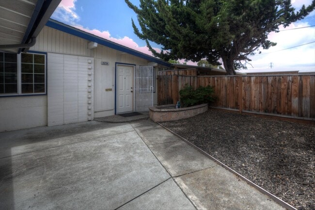 Building Photo - Spacious 3 bed/2bath home in Southgate Hay...