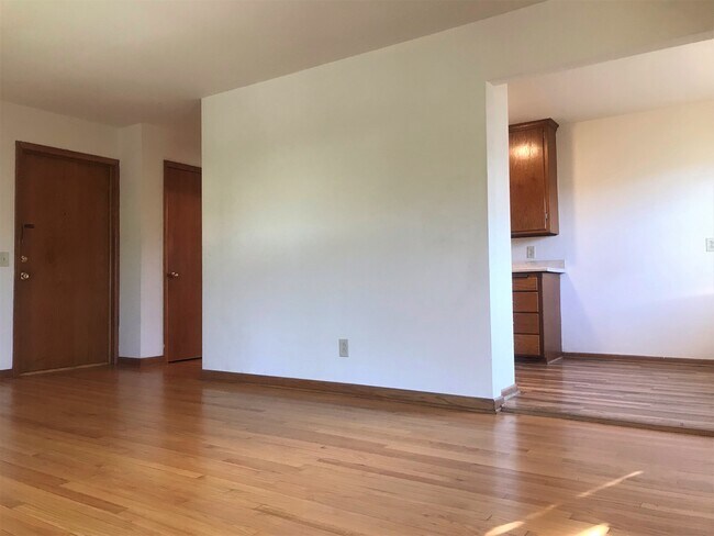 Building Photo - 509 Oak St