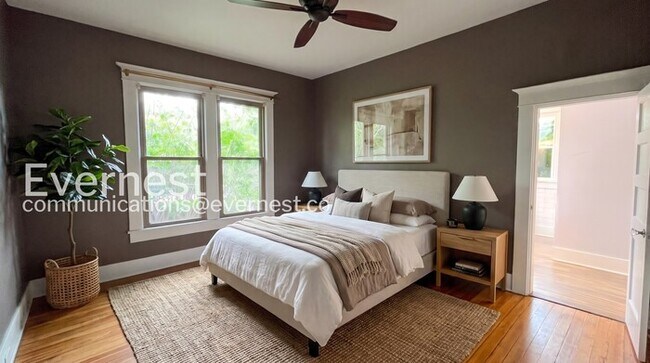 Foto del edificio - 3 Bed/2 Bath Home with Fenced Yard / Pet-Friendly / Available Now!