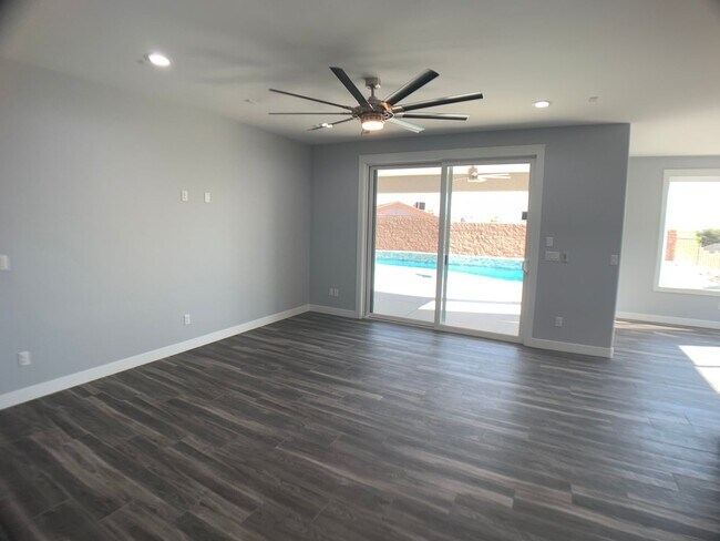 Building Photo - 3 Bedroom - 2 Bath Pool Home