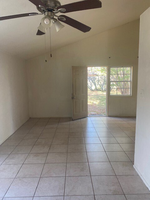 Foto del edificio - 24202 4 Sixes Ln