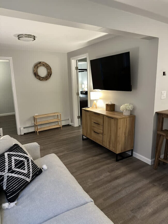 Building Photo - 301 Portsmouth Ave