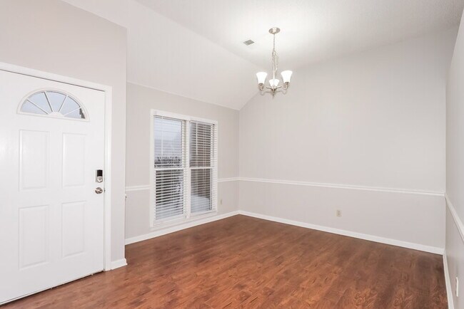 Foto del edificio - 1960 Chimneyrock Blvd E