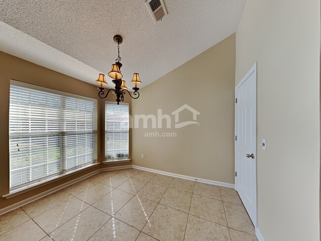 Building Photo - 10835 Colton Dr