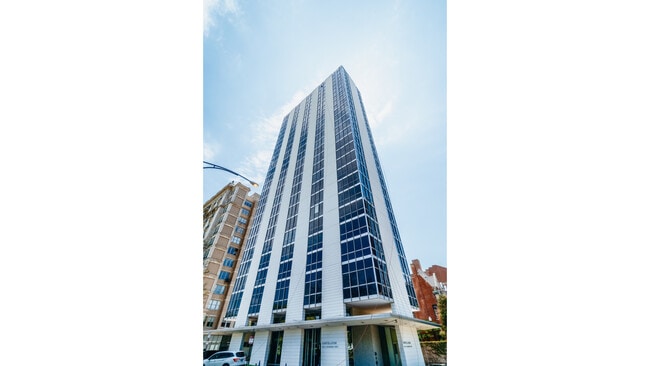 Building Photo - 1555 N Dearborn Pkwy