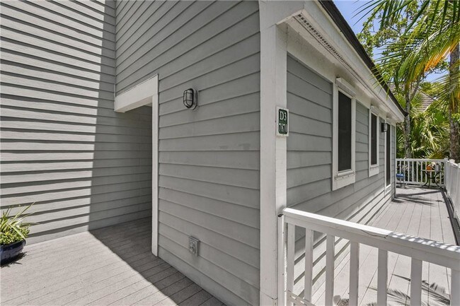 Building Photo - 7870 SE Little Harbor Dr
