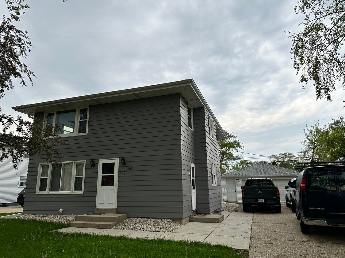 Foto principal - 816 Lakeview Ave