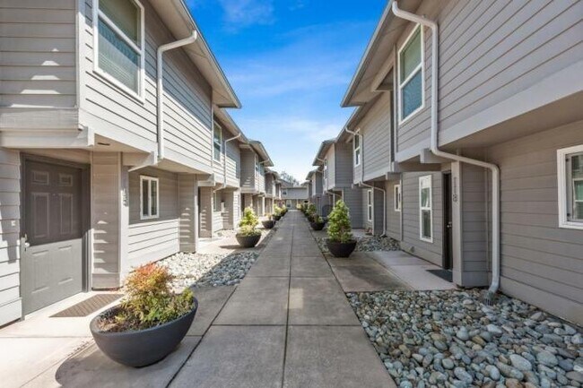Building Photo - 2 bedroom in Bellevue WA 98004