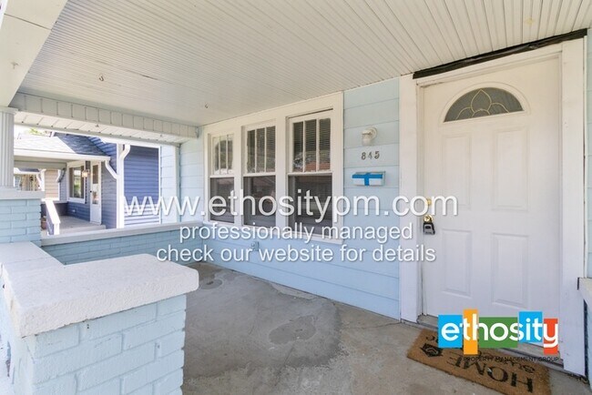 Building Photo - 845 North Drexel Av